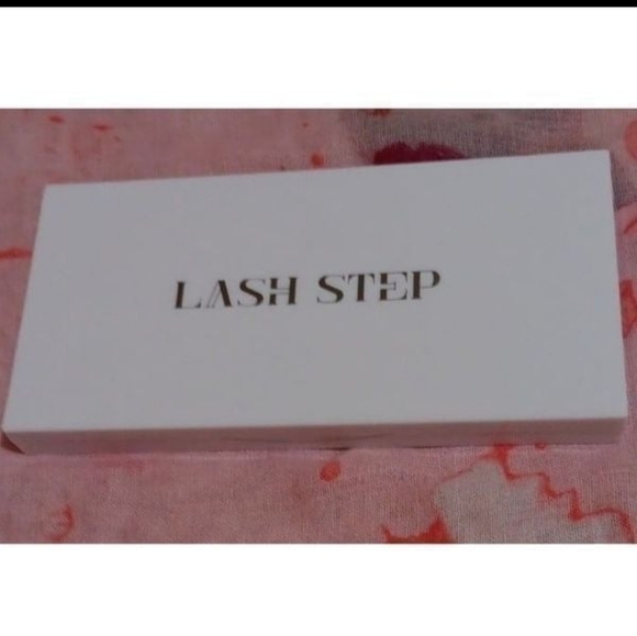 LASH STEP MATTE ABOUT YOU EYESHADOW PALETTE - Picture 2 of 5
